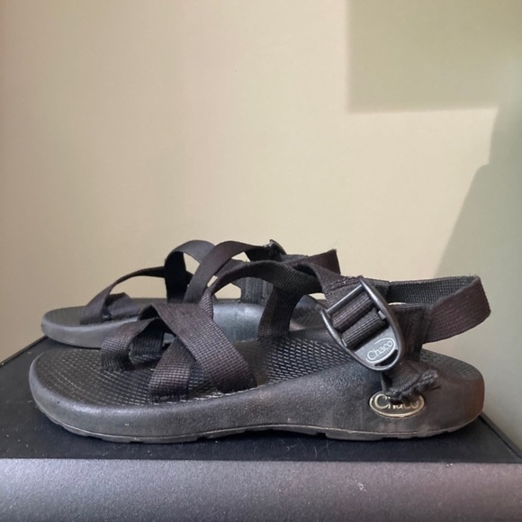 Chaco | Z2 Classic Original Minimalist Strappy Outdoor Sandals - Picture 3 of 11